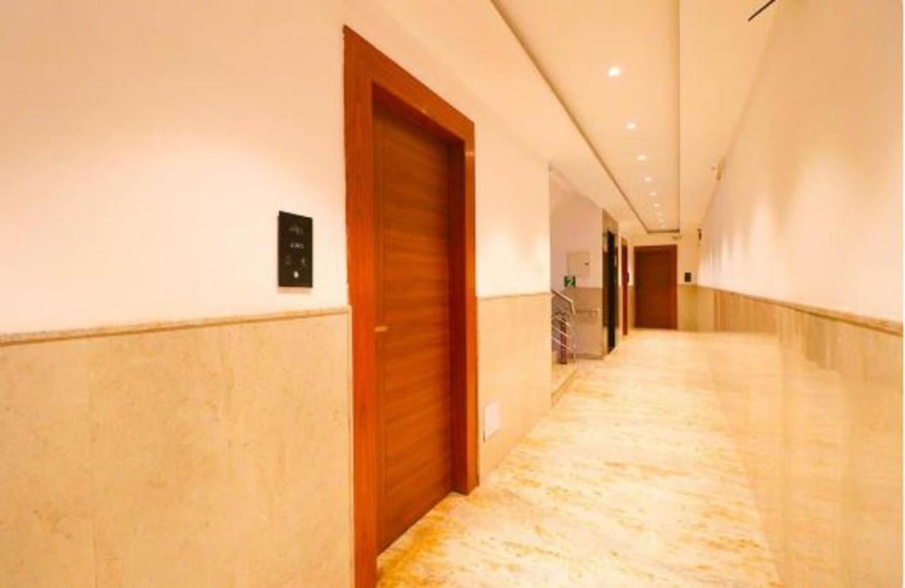 Wowstops-Clark Near Delhi Airport Hotel New Delhi Exterior photo