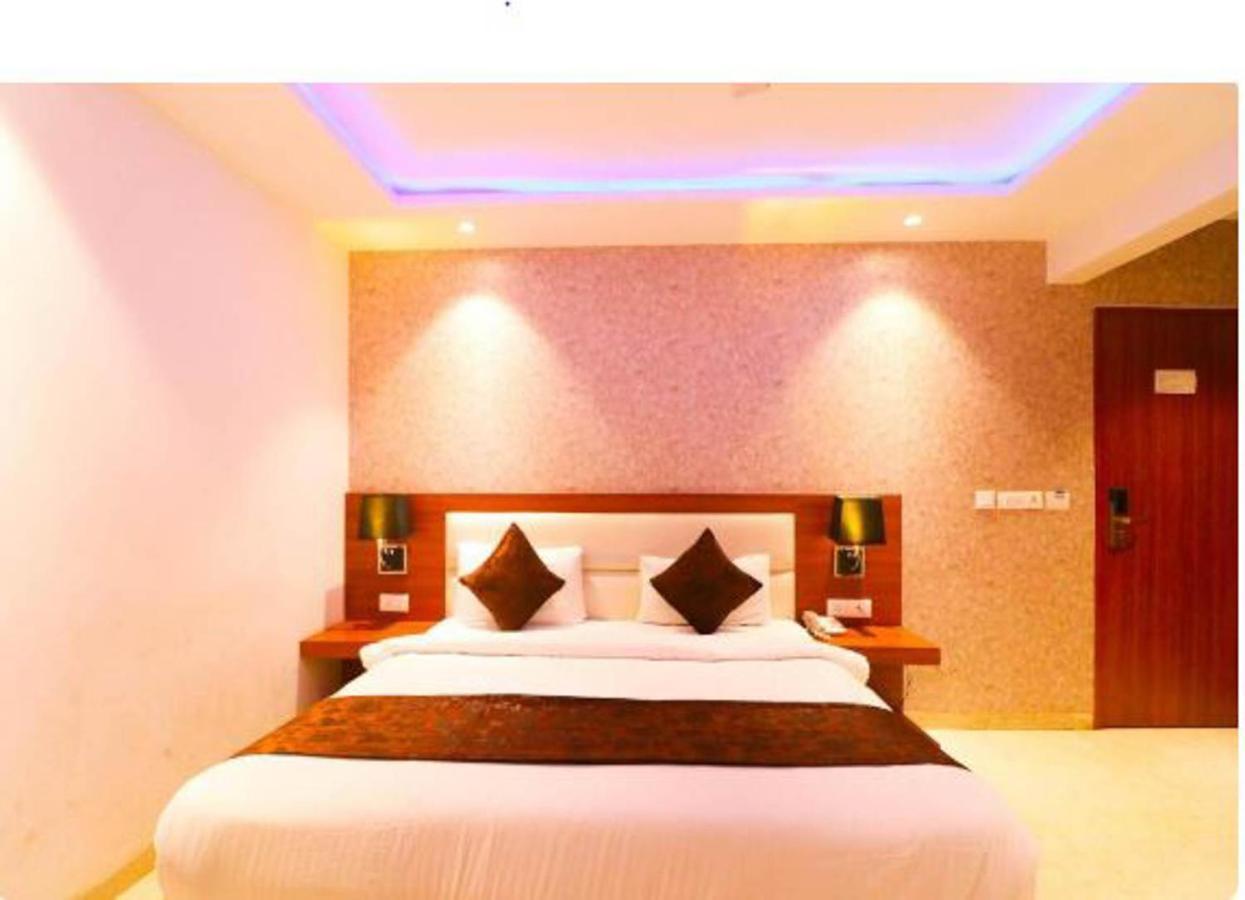Wowstops-Clark Near Delhi Airport Hotel New Delhi Exterior photo